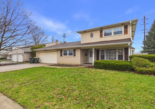 2nd image of 1415 S Evergreen Ave, Arlington Heights, IL 60005 | MLS# 12628989