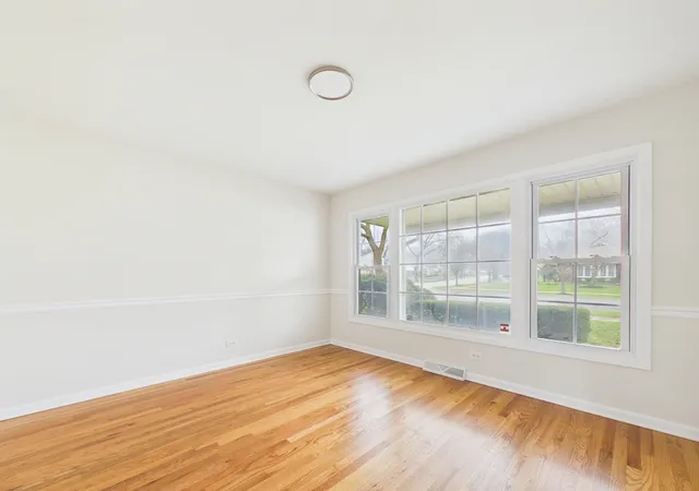 5th image of 1415 S Evergreen Ave, Arlington Heights, IL 60005 | MLS# 12628989