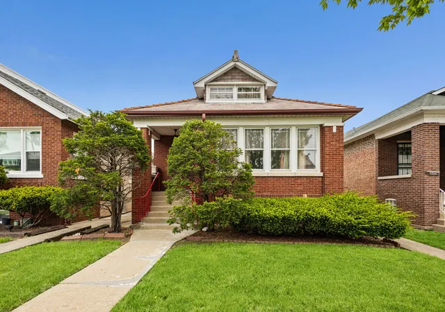 Homes for sale in Chicago, IL | 8617 S Loomis Blvd, Chicago, IL 60620 | MLS# 12629025