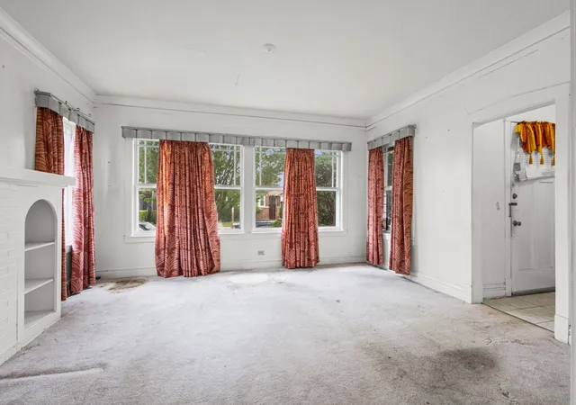 Homes for sale in Chicago, IL | 8617 S Loomis Blvd, Chicago, IL 60620 | MLS# 12629025