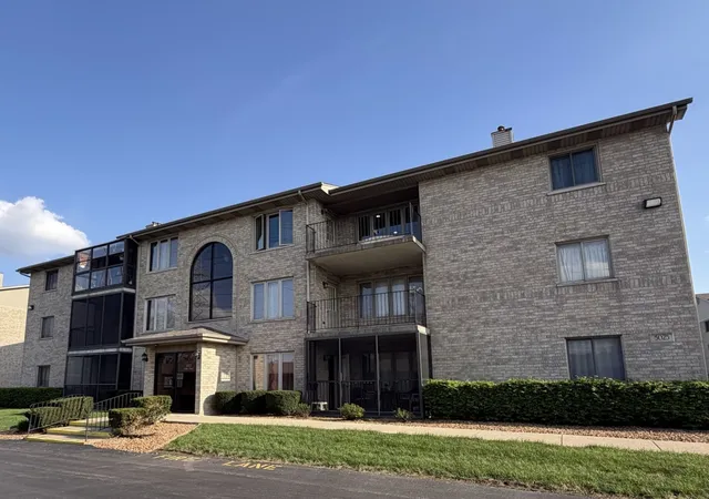 1st image of 5025 139th Pl #512, Crestwood, IL 60418 | MLS# 12629190