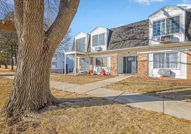 Photo 2 of Condo for sale at 706 Kiwanis Dr #4, Freeport, IL 61032 | MLS# 12629201 | Listing updated on 2026-09-01