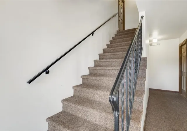 Listing Photo 4 - Condo for sale in building located at 706 Kiwanis Dr, Freeport, IL 61032 - Unit #4