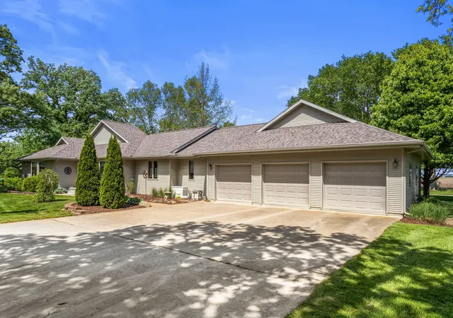 4th image of 3260 Greenwood Dr, Dewey, IL 61840 | MLS# 12629213