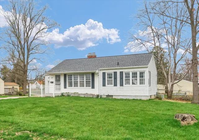 4th image of 3234 E Fulton Ave, Decatur, IL 62521 | MLS# 12629220