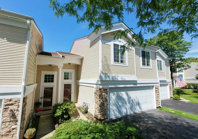 Homes for sale in Elgin, IL | 792 Mesa Dr #792, Elgin, IL 60123 | MLS# 12629248