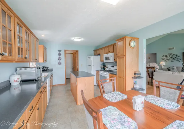 5th image of 2436 Kristi Ln, Rockford, IL 61102 | MLS# 12629330