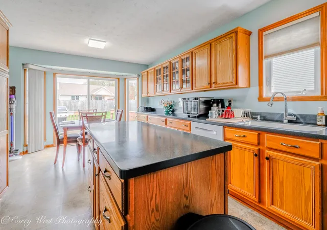 4th image of 2436 Kristi Ln, Rockford, IL 61102 | MLS# 12629330