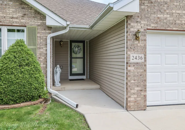 3rd image of 2436 Kristi Ln, Rockford, IL 61102 | MLS# 12629330