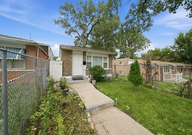 Homes for sale in Chicago, IL | 6909 S Ada St, Chicago, IL 60636 | MLS# 12629481