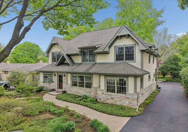 Photo 2 of Single family home for sale at 512 Oak St, Libertyville, IL 60048 | MLS# 12629511 | Listing updated on 2026-09-01