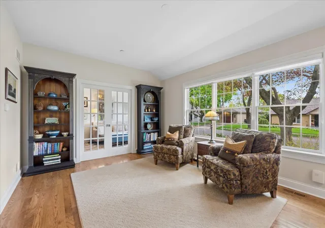 Photo 3 of Single family home for sale at 512 Oak St, Libertyville, IL 60048 | MLS# 12629511 | Listing updated on 2026-09-28