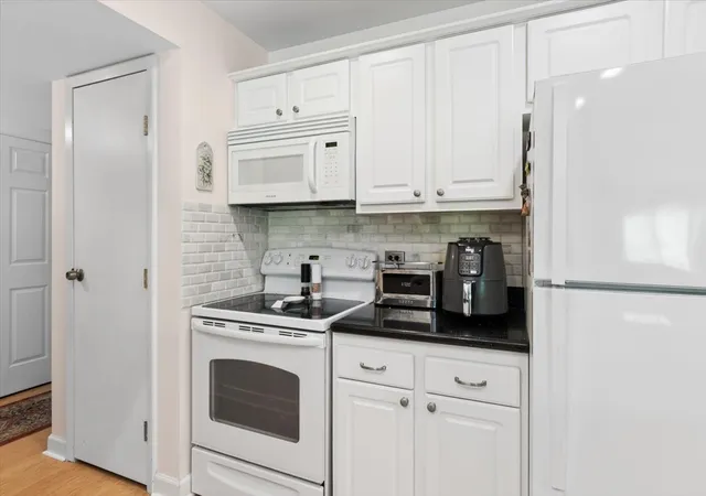 5th image of 6565 Main St, Downers Grove, IL 60516