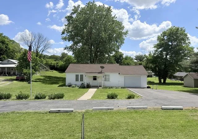 Photo 2 of Single family home for sale at 345 E Fords Fry Rd, Cave In Rock, IL 62919 | MLS# 12629866 | Listing updated on 2026-09-06