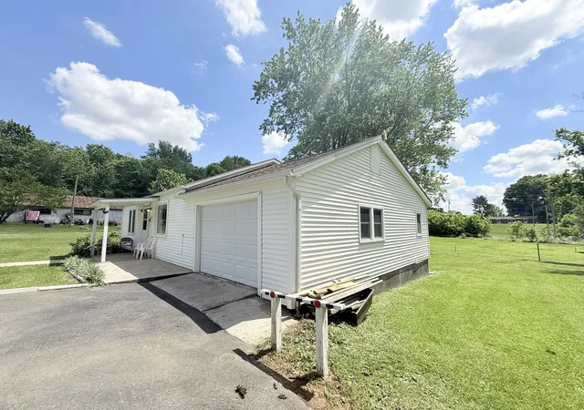 Photo 3 of Single family home for sale at 345 E Fords Fry Rd, Cave In Rock, IL 62919 | MLS# 12629866 | Listing updated on 2026-09-06