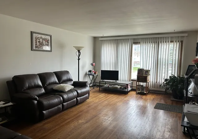 Listing Photo 3 - Condo for sale in building located at 352 Crandon Ave, Calumet City, IL 60409