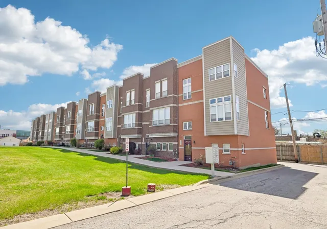 3rd image of 5241 W Galewood Ave, Chicago, IL 60639 | MLS# 12629974