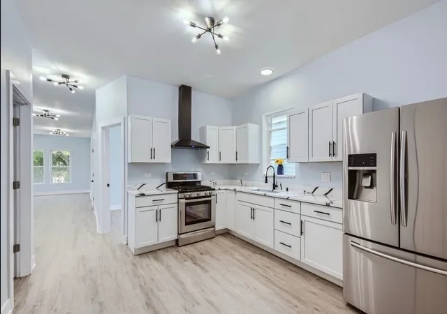 Listing Photo 2 - Condo for sale in building located at 5234 S Carpenter St, Chicago, IL 60609 - Unit #