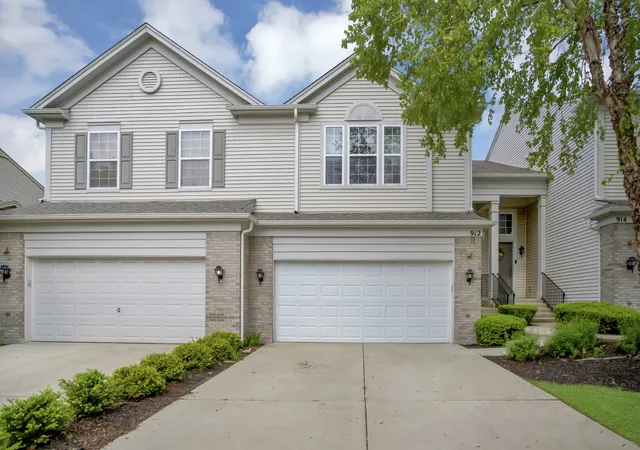 1st image of 912 Kings Canyon Dr, Streamwood, IL 60107 | MLS# 12630123
