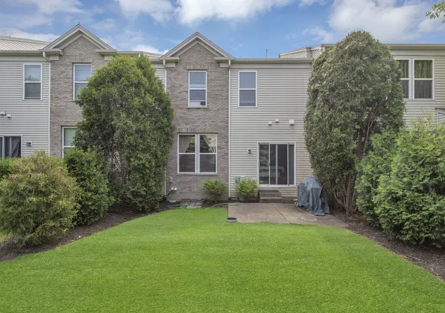 5th image of 912 Kings Canyon Dr, Streamwood, IL 60107 | MLS# 12630123