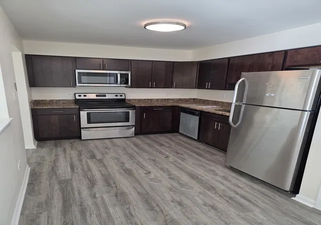 2nd image of 161 W Elk Trl, Carol Stream, IL 60188