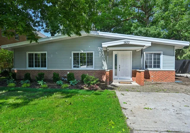 Homes for sale in Glenview, IL | 1420 Magnolia St, Glenview, IL 60025 | MLS# 12630192