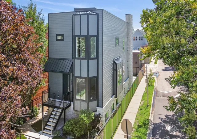 Homes for sale in Chicago, IL | 2457 W Byron St, Chicago, IL 60618 | MLS# 12630212