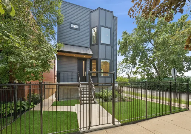 Homes for sale in Chicago, IL | 2457 W Byron St, Chicago, IL 60618 | MLS# 12630212