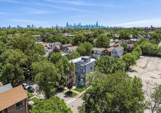 Homes for sale in Chicago, IL | 2457 W Byron St, Chicago, IL 60618 | MLS# 12630212