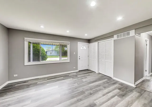 3rd image of 2414 Circle Dr, Hazel Crest, IL 60429 | MLS# 12630215