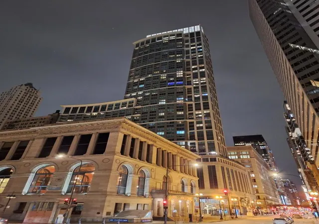 2nd image of 130 N Garland Ct, Chicago, IL 60602