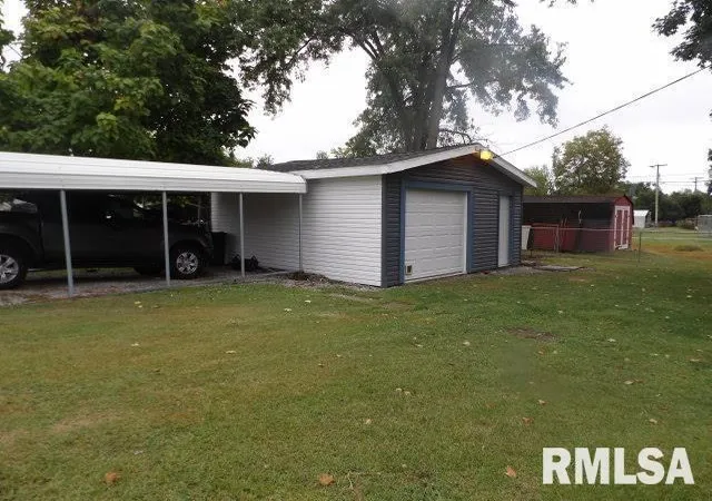 Photo 2 of Sale Pending at 1014 Beulah St, Eldorado, IL 62930 | MLS# 12630323 | Listing updated on 2026-09-03
