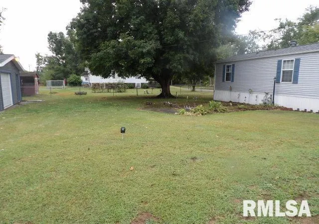 Photo 3 of Sale Pending at 1014 Beulah St, Eldorado, IL 62930 | MLS# 12630323 | Listing updated on 2026-09-03