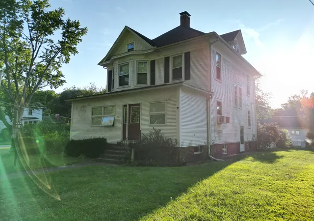 2nd image of 533 S 4th St, Watseka, IL 60970 | MLS# 12630444