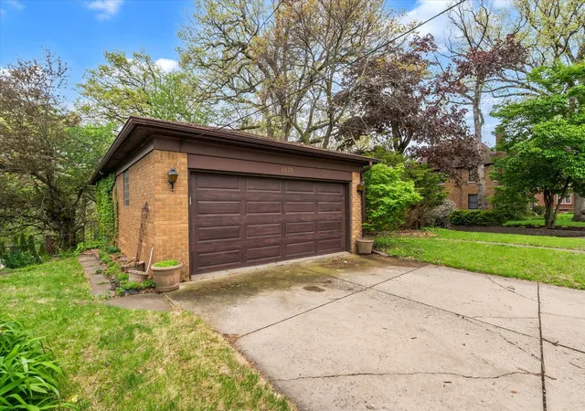 Photo 2 of Single family home for sale at 1070 20th Avenue, East Moline, IL 61244 | MLS# 12630529 | Listing updated on 2026-09-20
