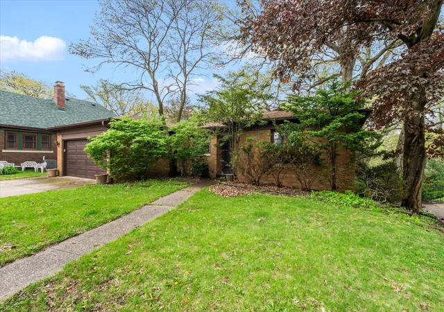 Photo 3 of Single family home for sale at 1070 20th Avenue, East Moline, IL 61244 | MLS# 12630529 | Listing updated on 2026-09-20