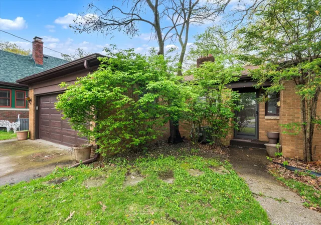 Photo 4 of Single family home for sale at 1070 20th Avenue, East Moline, IL 61244 | MLS# 12630529 | Listing updated on 2026-09-20