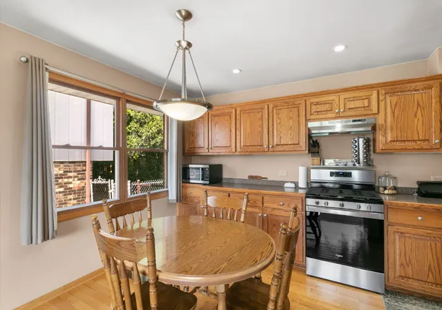 3rd image of 7024 Brementowne Rd, Tinley Park, IL 60477 | MLS# 12630684