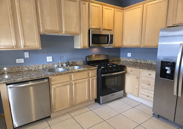 3rd image of 948 N California Ave, Chicago, IL 60622 | MLS# 12630711