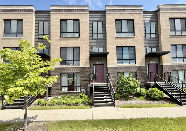 Homes for sale in Schaumburg, IL | 1294 Catalina Ct, Schaumburg, IL 60173 | MLS# 12630907