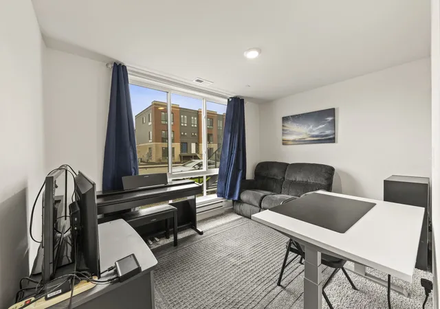 4th image of 1294 Catalina Court, Schaumburg, IL 60173 | Houzeo