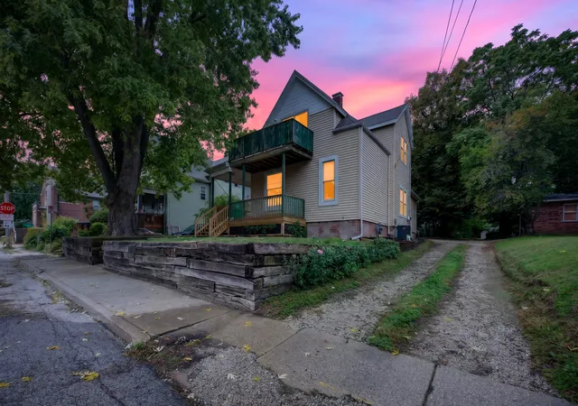 Photo 1 of Single family home for sale at 605 S Lee St, Bloomington, IL 61701 | MLS# 12630966 | Listing updated on 2026-10-03