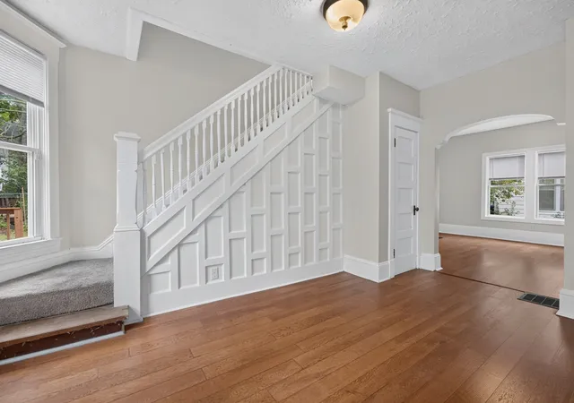 Photo 3 of Single family home for sale at 605 S Lee St, Bloomington, IL 61701 | MLS# 12630966 | Listing updated on 2026-10-03
