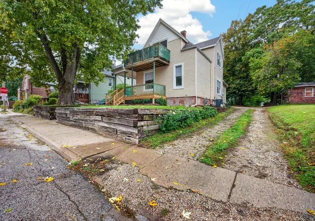 Photo 38 of Single family home for sale at 605 S Lee St, Bloomington, IL 61701 | MLS# 12630966 | Listing updated on 2026-10-08