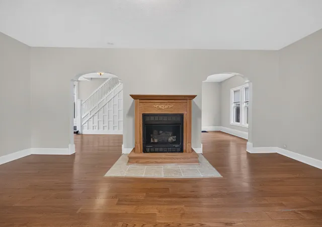 Photo 3 of Single family home for sale at 605 S Lee St, Bloomington, IL 61701 | MLS# 12630966 | Listing updated on 2026-10-03