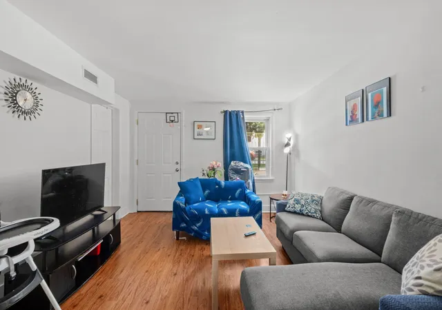 Listing Photo 3 - Condo for sale in building located at 2250 S Sacramento Ave, Chicago, IL 60623