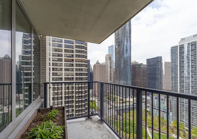 3rd image of 400 E Randolph St #3320, Chicago, IL 60601 | MLS# 12631148