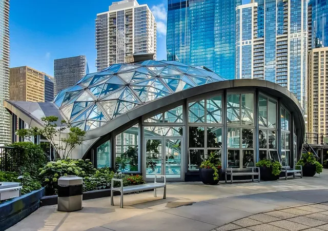 2nd image of 400 E Randolph St, Chicago, IL 60601