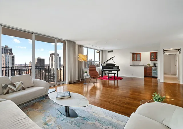 4th image of 1515 N Astor St, Chicago, IL 60610
