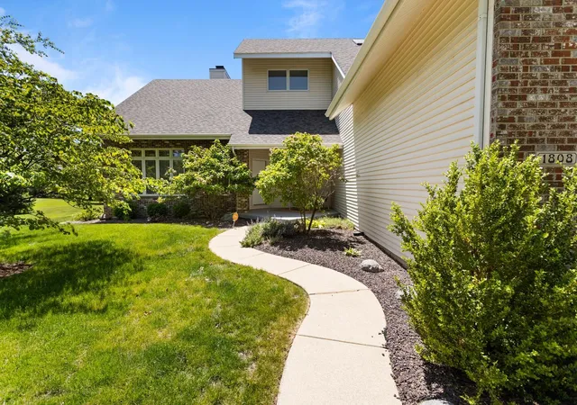 5th image of 1808 Foxborough Ct, Champaign, IL 61822 | MLS# 12631406